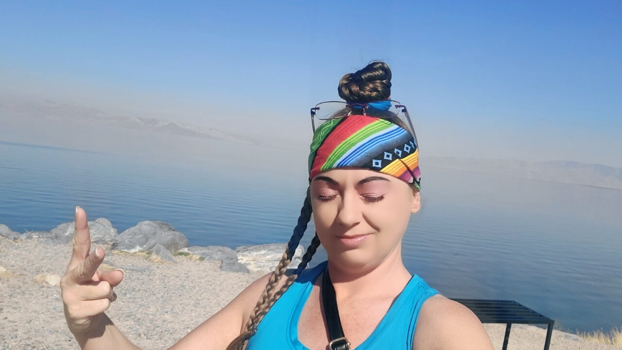 EXPLORING THE BREATHTAKING GREAT SALT LAKE STATE PARK & BLACK ROCK {UTAH}