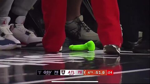 👀 Fan EJECTED, threw Hulk green d*ldo on court | Golden State Valkyries WNBA women's basketball