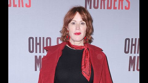 Kiss Kiss Molly's Lips