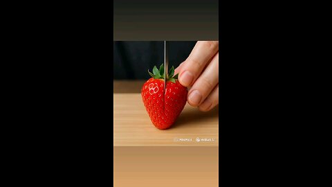 ASMR strawberry cutting