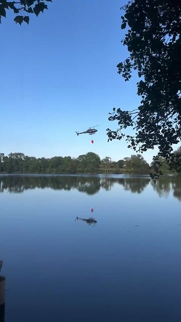 🚁 Dramatic Helicopter Crash in France: Wildfire Fighter Plunges into Lake
