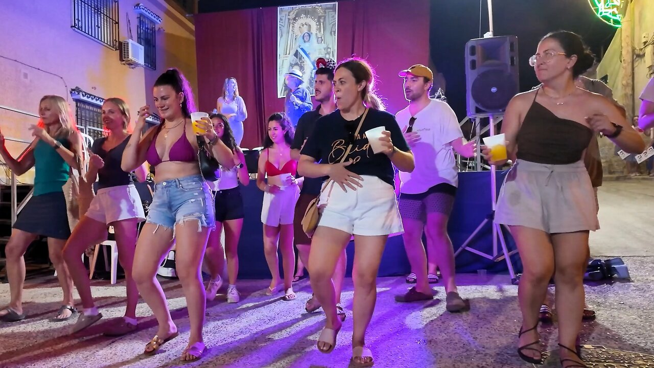 Bailando bachata en la fiesta de Pedregalejo, Málaga 🇪🇸