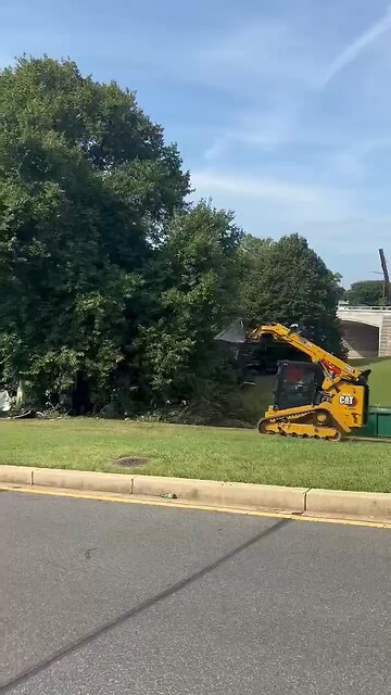 Homeless encampments being cleared in D.C. 🔥