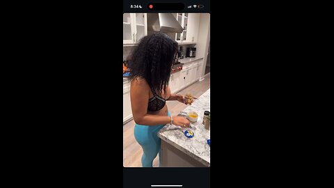 STUNNA GIRL COOKS FOR BLUEFACE BABY