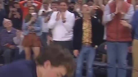 Auburn University student sinks 90 foot putt to win a new car