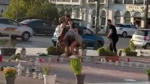 Serious incident in Greece: Pro-Palestinians attack disabled Israeli IDF soldier in front of