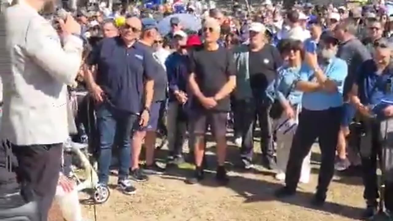 Australia is waking up. Growing crowds at Bondi Beach