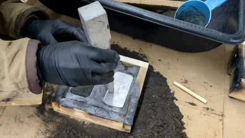 Making Sand Molds for Metal Casting - How to make - Casting Aluminum
