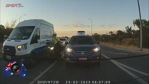 Aussiecams - Early morning surprise for this Western Australian van driver!