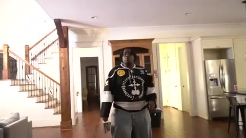 ATLANTA GIRL CRASH OUT ON STREAMERS