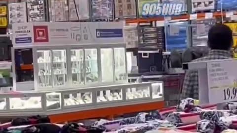 Smash N Grab At The Jewelry STOH!?