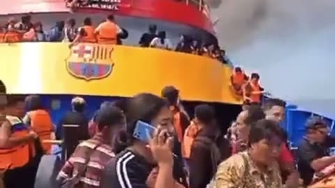 Trageti me njerëz përfshihet nga zjarri