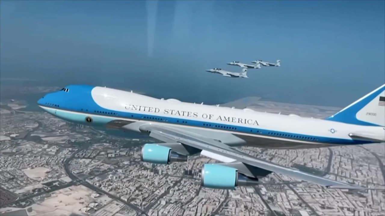 🚨🔥F-15QA Multirole Strike Fighters of the Qatar Emiri Air Force (QEAF) escort Air Force One