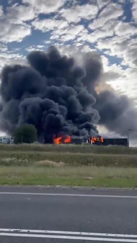 #PILNE: Pożar hali w miejscowości Jankowy w powiecie kępińskim.