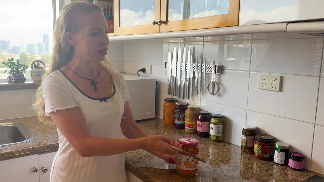 Chef's Secret Exposed: How To Open Any Tight Jar Lid Instantly with Just a Butter Knife