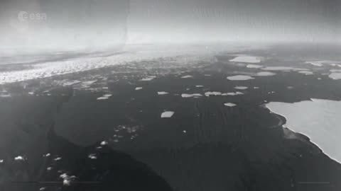 Antarctica, icebergs and cracks