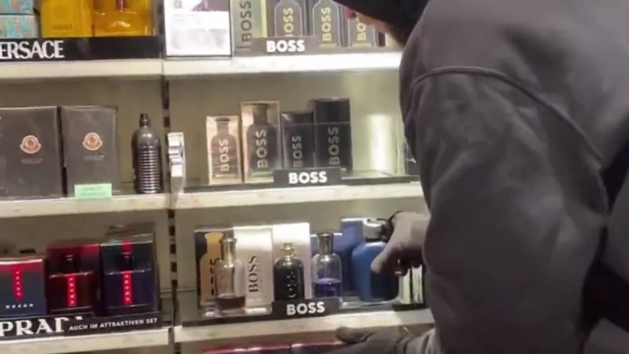 Fake asylum seekers in Germany use perfume without paying because they