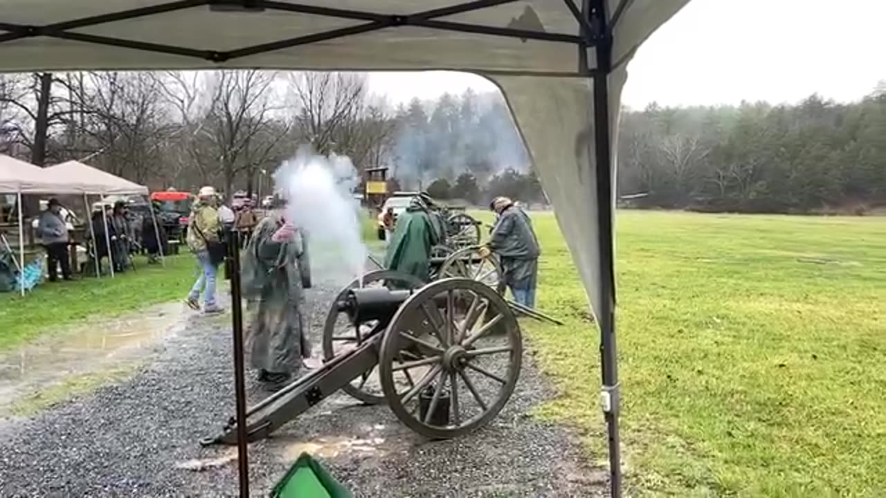 Pack Parrot at a rainy Recruit Skirmish