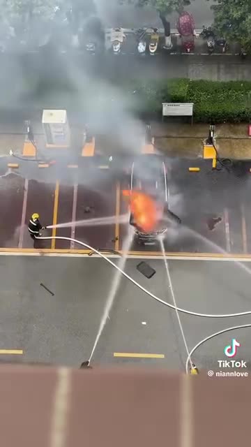 SPANYOLORSZÁG - Elektromos autó védi a környezetet