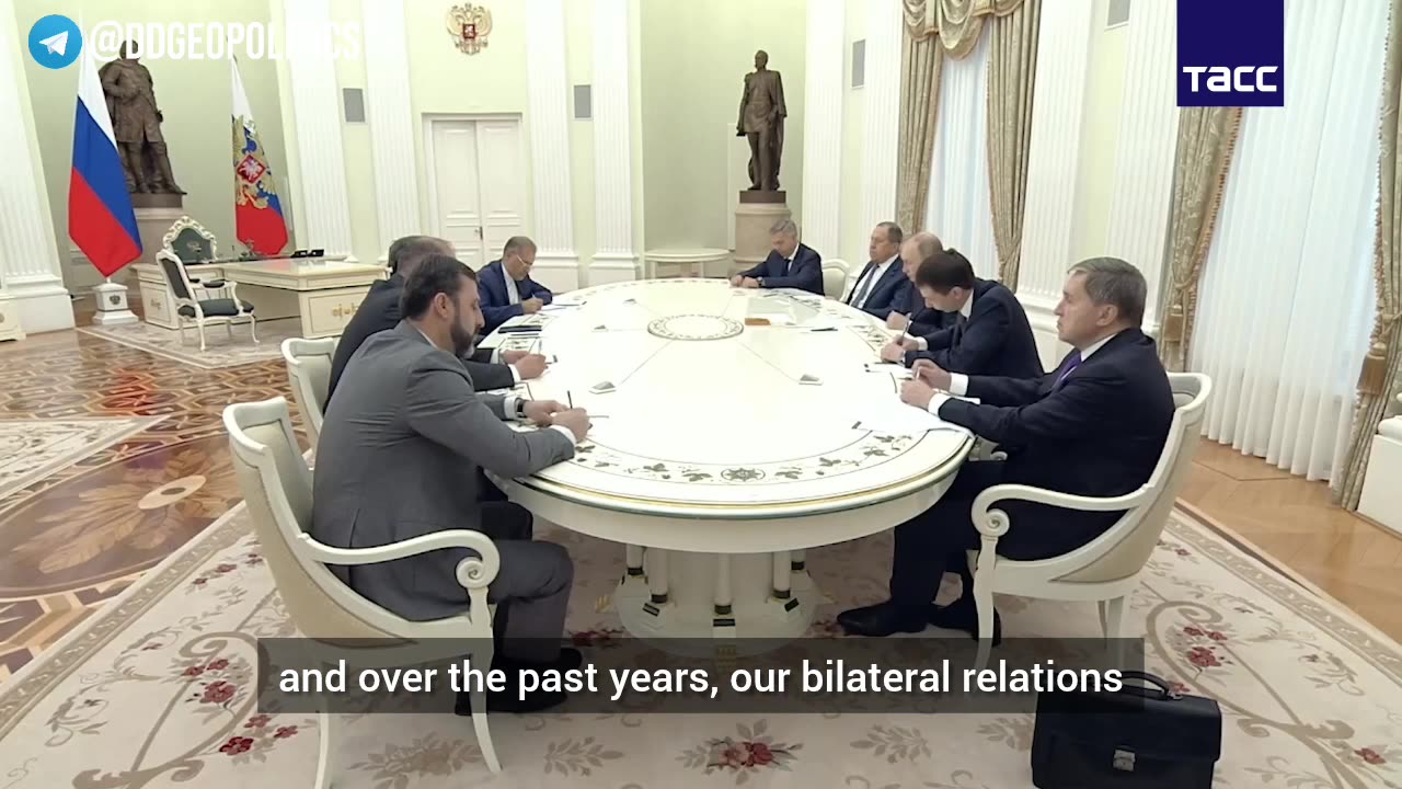 🇮🇷🇷🇺 The Iranian Foreign Minister, at a meeting with Putin