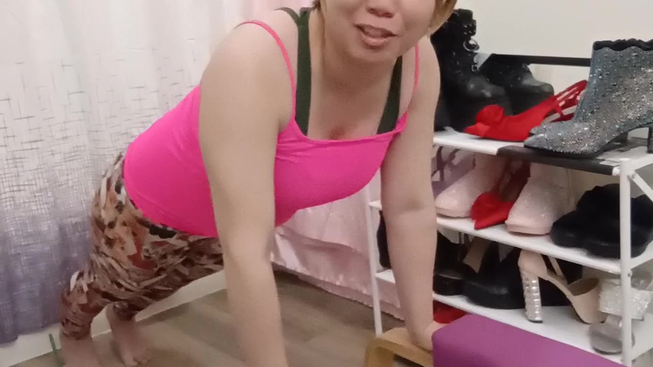 GENIUS pink tank top Plank