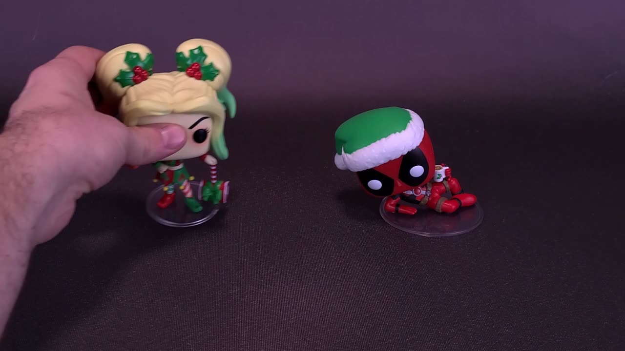 Funko Pop! Marvel Holiday Deadpool Bobblehead