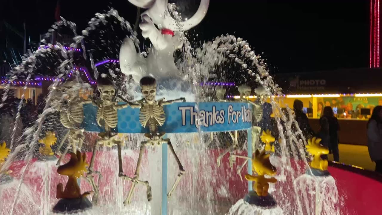 Loving the skeletons on this fountain!