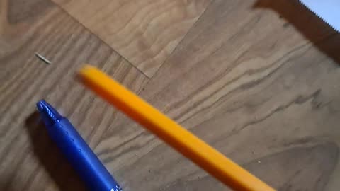 filmik o długopisach i złym wyborze długopisu do wyborów..
