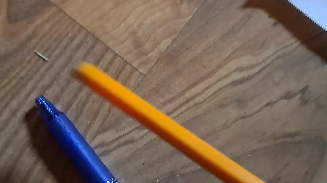 filmik o długopisach i złym wyborze długopisu do wyborów..