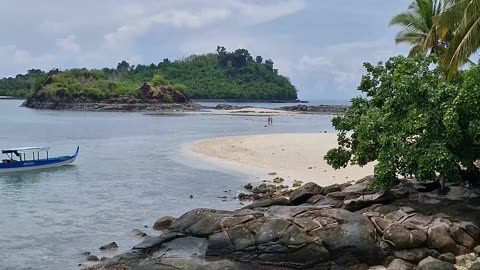 The REAL Problem With Philippine Beaches … and I’m Annoyed | Expat Life Confession #1