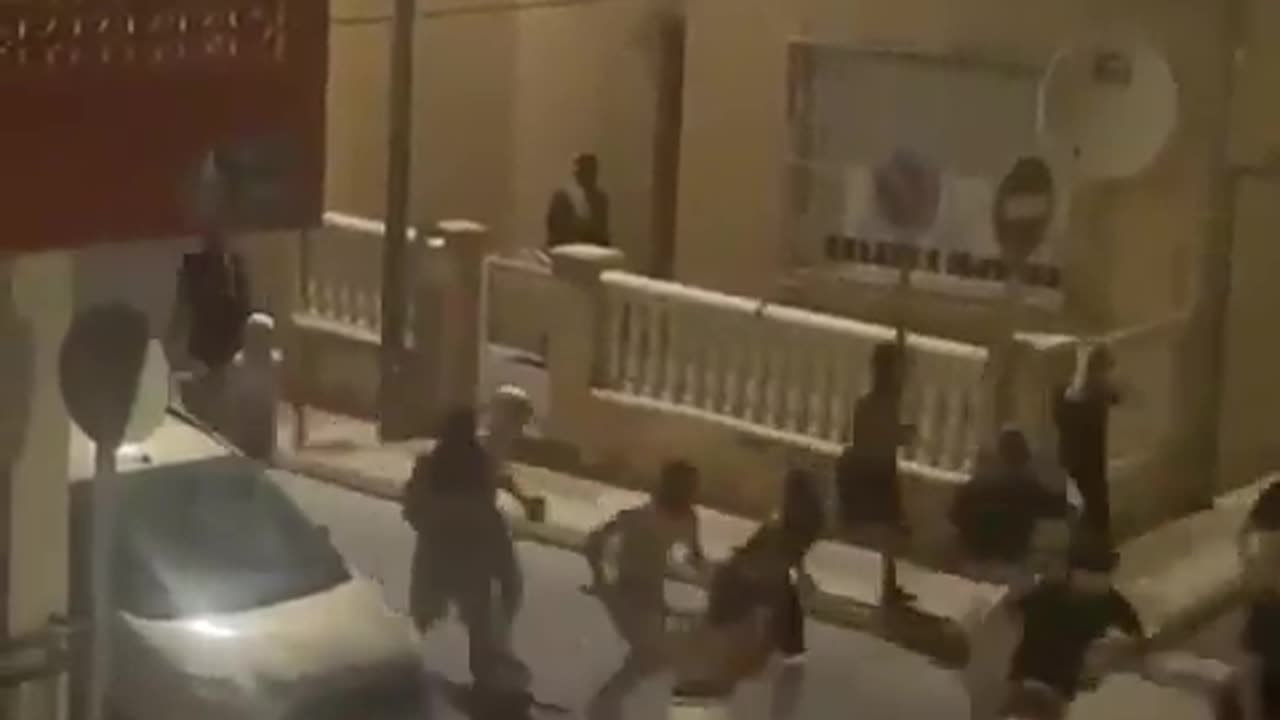North Africans in Torre Pacheco with clubs and others looking for Spaniards