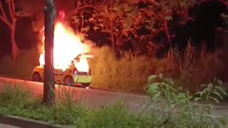 Taxi incinerado