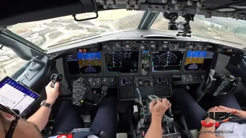 Fantastic Dubai Cockpit Views flying the new Luxair Boeing 737MAX