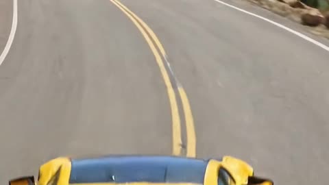 ¡El RUGIDO del Corvette ZR1 en la Montaña! 🔊⛰️ #Shorts #zr