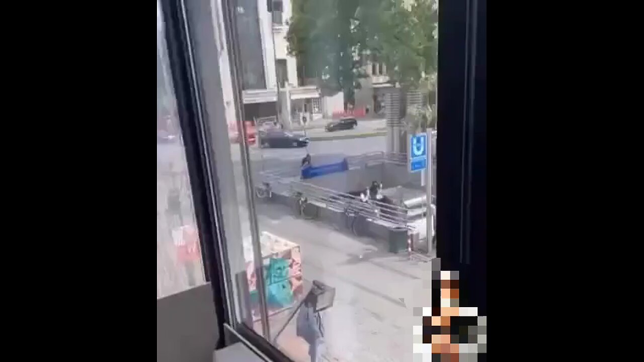 We present to you the sights of Düsseldorf. Today we'll discover