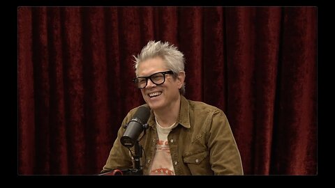 Joe Rogan Experience #2439 - Johnny Knoxville