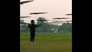 Inventor chino deslumbra con flota de drones-espada al estilo magos de Shaolín