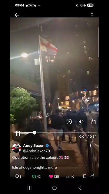 Andy Saxon : patriots hanging flags of saint George (England)