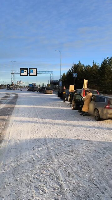 🇫🇮🇷🇺Car rallies in support of the opening of the border with Russia took