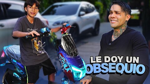 Le regalo una moto eléctrica al niño | Yeferson Cossio