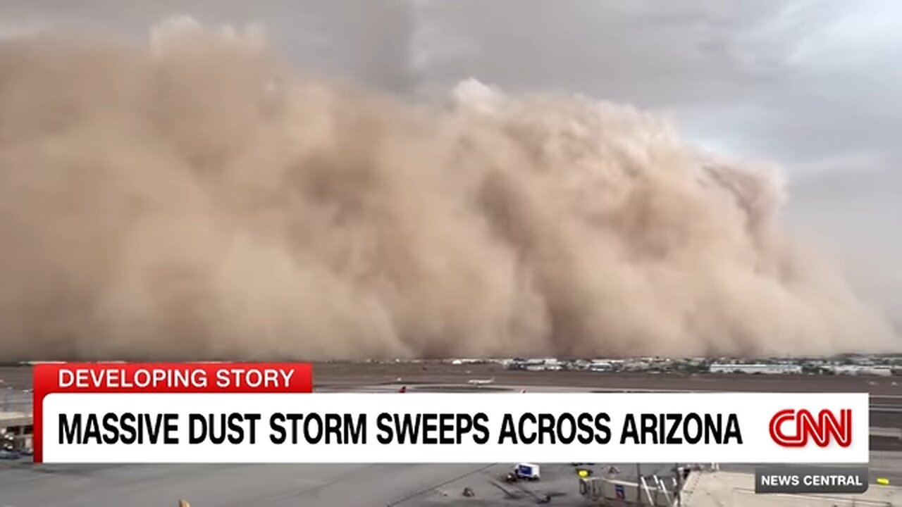 Massive wall of dust sweeps through Arizona