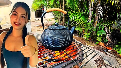 Primitive cooking: Chicken with banana flower