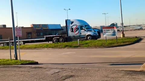 Concert at the awful waffle #reallifetruckers #ourtruckinglife #trucking #truckinlifestyle