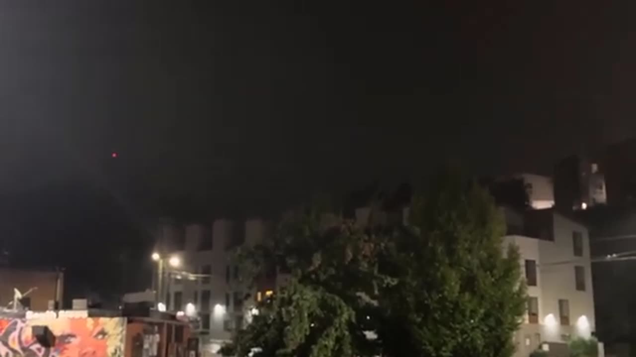Incroyable ! Un OVNI a été aperçu en train de sortir du portail de Dayton, dans l'Ohio.