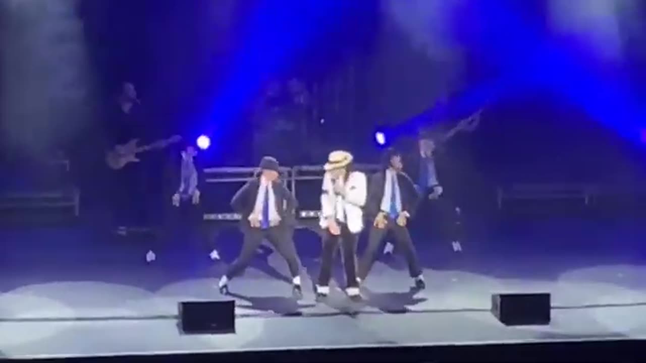 Michael jackson smooth criminal live at cliffs pavilion southend