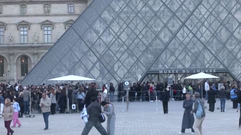 Louvre re-opens for the first time since jewelry heist