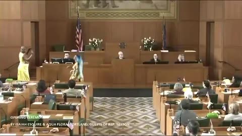 OREGON CONGRESS HOSTS A "DRAG SHOW"