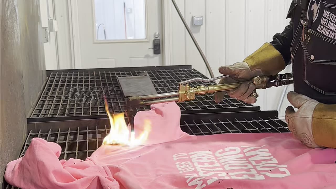 Fashion tip: if you can't find scissors, just use the torch. 🔥✂️