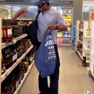 Karli Bonne’ 🇺🇸 @Karlibonne: Who is going to tell him?