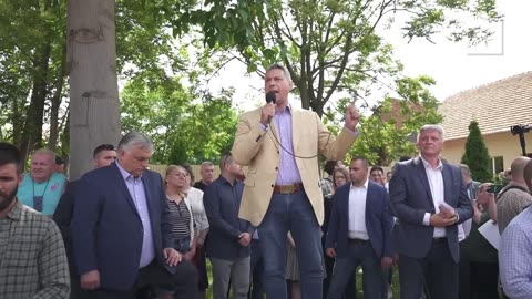 076. Lázár kezet fog veled a másik kezével meg hátbaszúr!